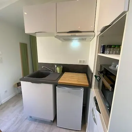 En Rez De Jardin Le Clos Des Cent Vignes A * Beaune (Cote d'Or)