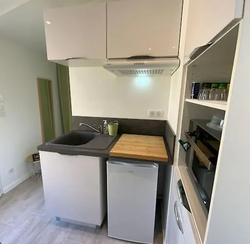 En Rez De Jardin Le Clos Des Cent Vignes A * Beaune (Cote d'Or)